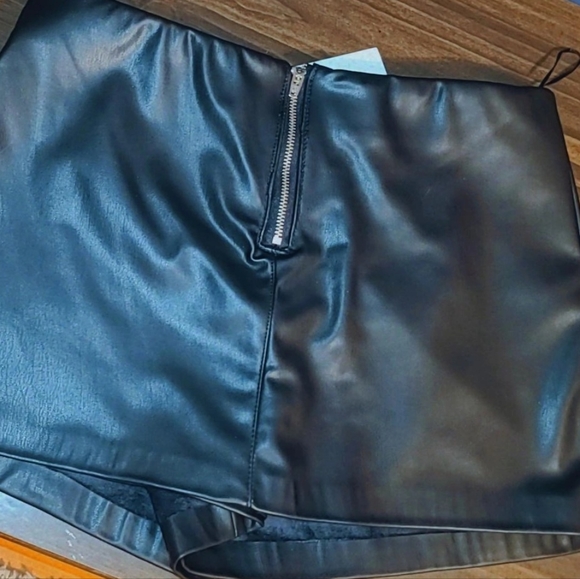 NWT Zara FAUX LEATHER SKORT - Picture 2 of 5